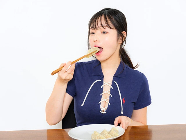 餃子大好きグラドル・茜さや