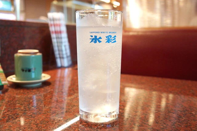 「氷彩サワー レモン」（495円）