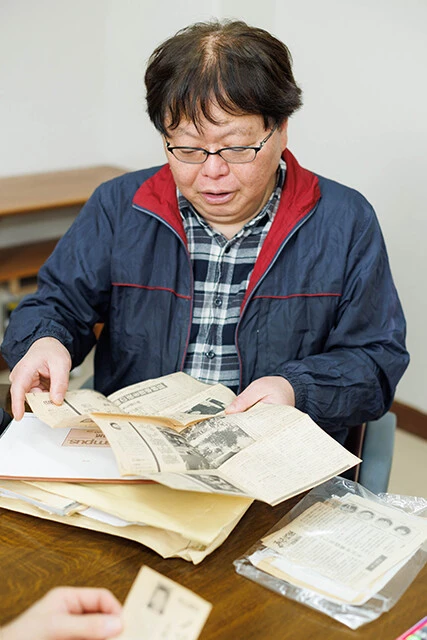 寺山を報じた当時の雑誌記事の切り抜きを持参した中森氏