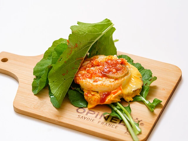 カラシナの菜摘エグチ マックのエグチの中身をカラシナで挟むモスの菜摘風アレンジ。辛みがケチャップ&チーズと激ハマり。レタスよりウマいかも!?