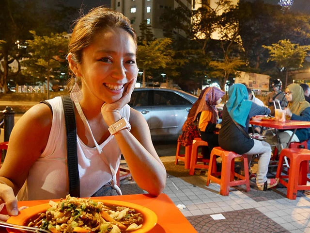 マレーシアは外食が基本。ホーカーと呼ばれる屋台街でなら安上がり