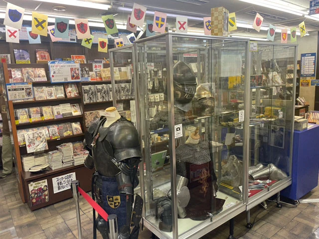 10月にフロア編成を変更。その際に、新たに中世ヨーロッパコーナーが作られた。思っていたより広く、「また騙されたと思ったけど、『えっ、事前に図面は見せましたよね？』って言われて、何も言えなかった（笑）」（手林氏）