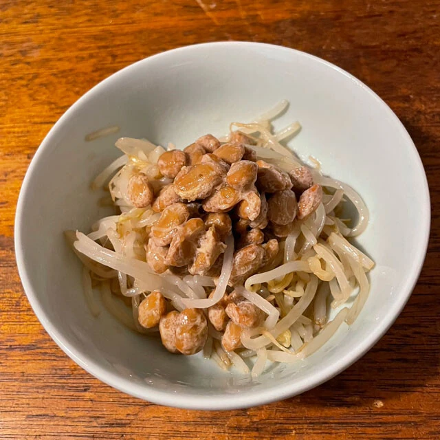 もやしナムルの酸味が納豆に合うという