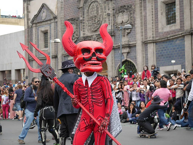 悪魔ってなんで赤で描かれるの？