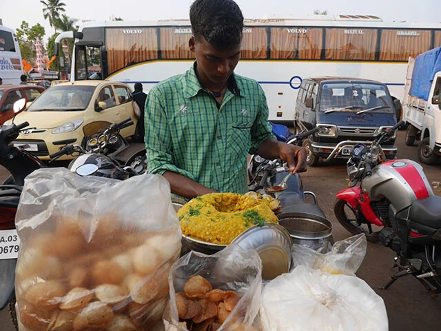 ゴアのバスターミナルで食べたパニプリの兄弟分「セブプリ」