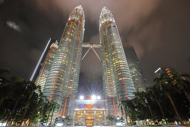 マレーシア・クアラルンプールの名所「ペトロナスツインタワー」
