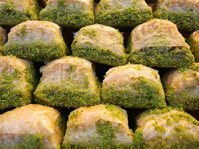 トルコで売っていたバクラヴァ。フィロの層がすごい！