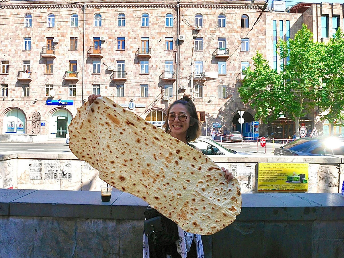 消滅する国ナゴルノ・カラバフで驚いた"巨大グルメ"とは!?『旅人マリーシャの世界一周紀行』第360回