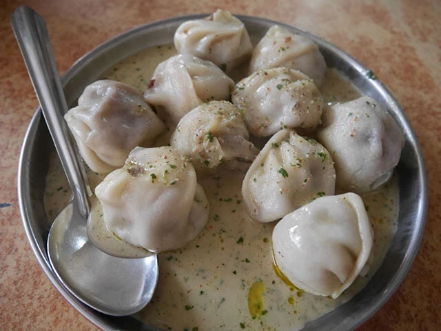 ネパールで毎日のように食べた水牛のモモ