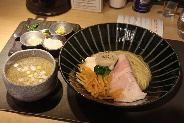 Tokyo Style Noodle ほたて日和の「帆立の昆布水つけ麺白（塩）」