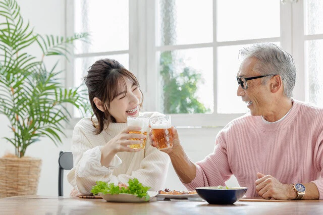 ハライチの岩井勇気（37歳）の18歳下婚で話題！　実際にしている80人に聞いた＂年の差婚＂のリアル