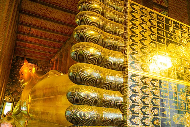 バンコク(タイ)王室寺院「ワットポー」の黄金の釈迦像【往復航空券目安(4/27~30)】・9万9440円(AirJapan/成田) ・10万5510円(エアアジア/成田)