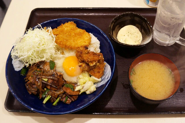 「至福の阿佐ヶ谷丼　レバー焼き」