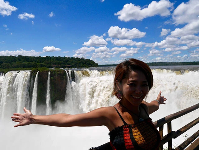 南米三大絶景のひとつイグアスの滝