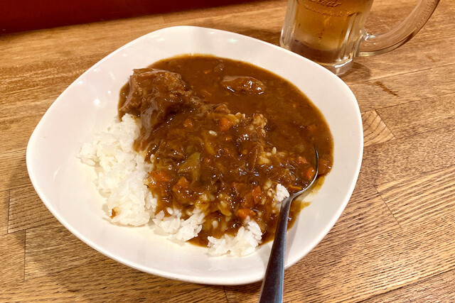 【牛すじカレー】ただものじゃないマスターが作る、地元激シブ酒場の牛すじカレー:パリッコ『今週のハマりメシ』第157回