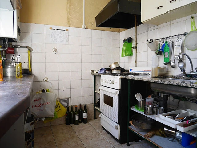 日本人宿の共同キッチン