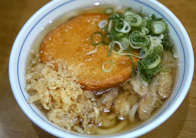 地元九州で資さんのライバルとなっているうどんチェーン「ウエスト」の「丸天うどん」