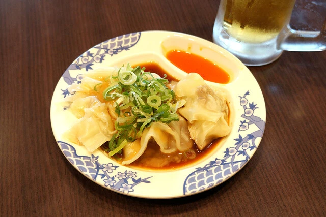 「紅油（ホンユー）皿雲呑（ワンタン）」