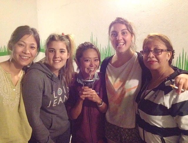 マテ茶のロンダに誘ってくれた宿泊客のアミーゴ(アミーガ:女子)たち