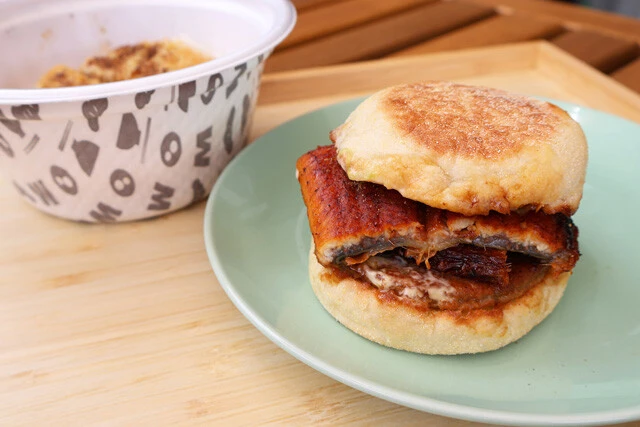 【うなぎマフィンとフェイクうな丼】牛丼チェーンのうな丼と朝マックの人気メニューを神融合させた贅沢で斬新なマフィンをどーぞ！＜野島慎一郎のバカレシピ＞