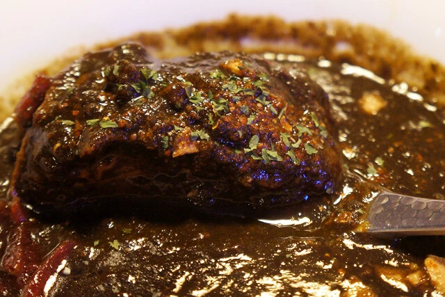 巨大な豚肉入り