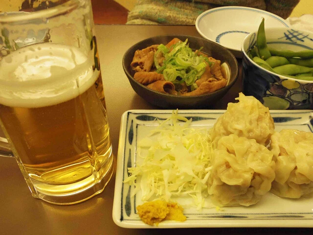 東京・吉祥寺の定番老舗居酒屋「いせや」のシュウマイとモツ煮