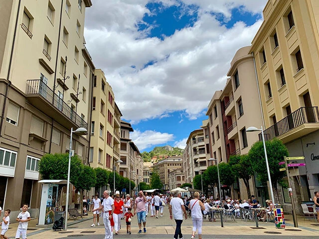 スペインの聖地巡礼路にある小さな街エステーリャ