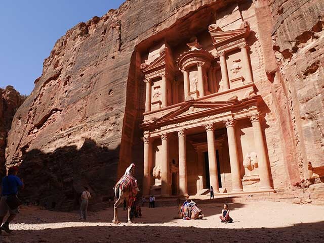 ヨルダンのペトラ遺跡でインディ・ジョーンズの気分