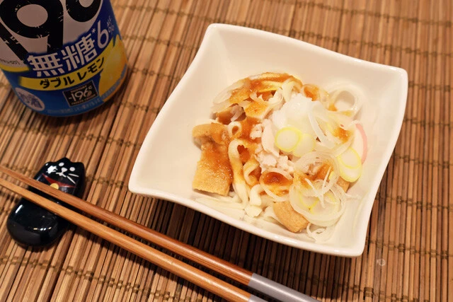 【おつまみどん兵衛】これは酒が無限に飲めるやつ！　どん兵衛の麺とお揚げ、チキンをポン酢であえる超速おつまみ！＜野島慎一郎のバカレシピ＞