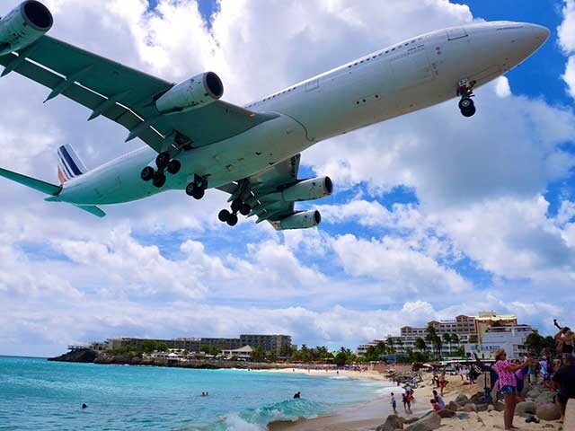 飛行機オタクの聖地! 世界一スリリングなセントマーチンの島のマホビーチ