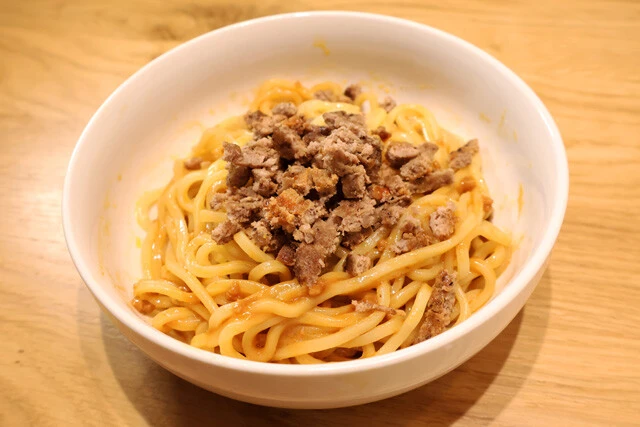 麻辣まぜ麺はマック肉で肉感UP！