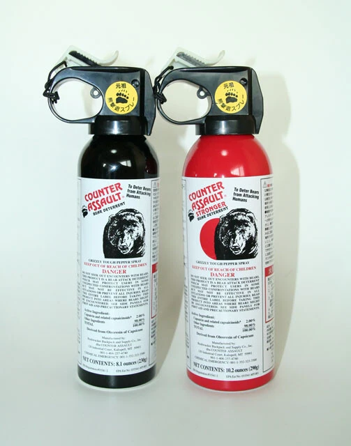 林業従事者や猟師に重宝される米国製のクマ撃退スプレー「カウンターアソールト」。猛暑になるほどクマの出没が増えるため品薄に