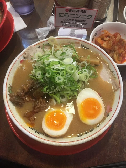 6月30日に閉店した天下一品歌舞伎町店。営業最終日には行列ができるほどだったが、惜しまれながら閉店。こってりしたラーメンは深夜に食べるには重い、との声も