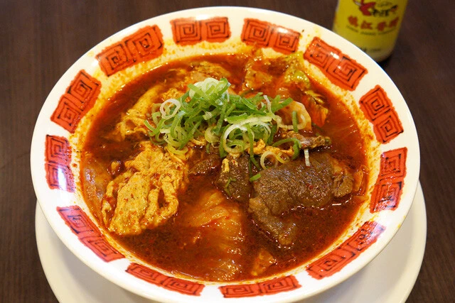 「四川牛肉麺」