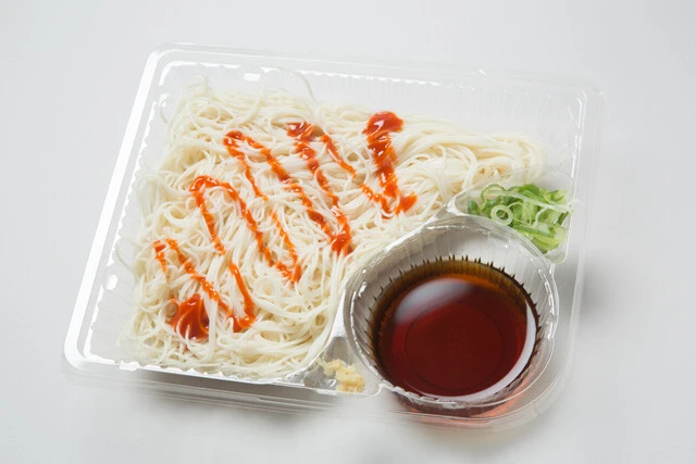 麺つゆに混ぜず、麺にかけたほうがいいバランスに