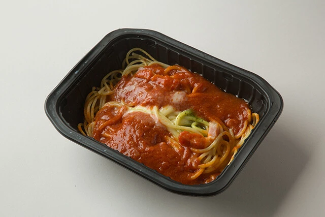 セブン-イレブン アルポルト監修 金のトマトチーズパスタ 429円