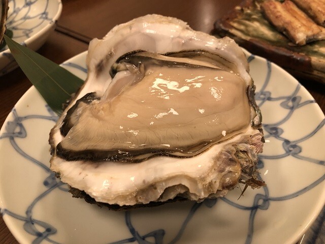 大きな生牡蠣