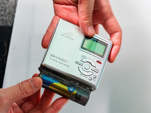 ほかにも、単3電池を利用する外づけのパックも用意されていた