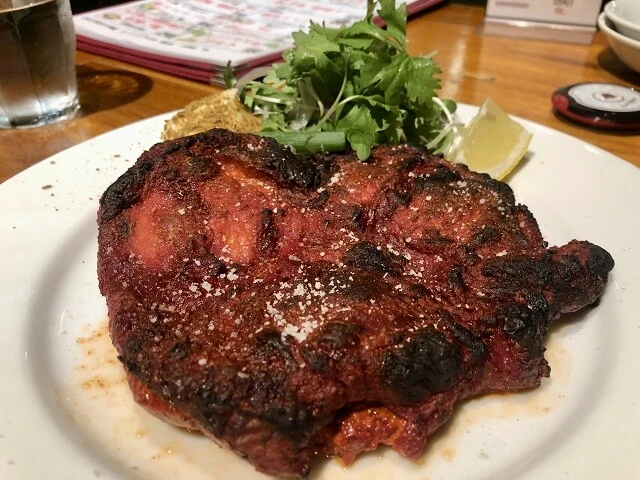 ブラーノブラーノの名物のひとつ「レッドホットチキン」