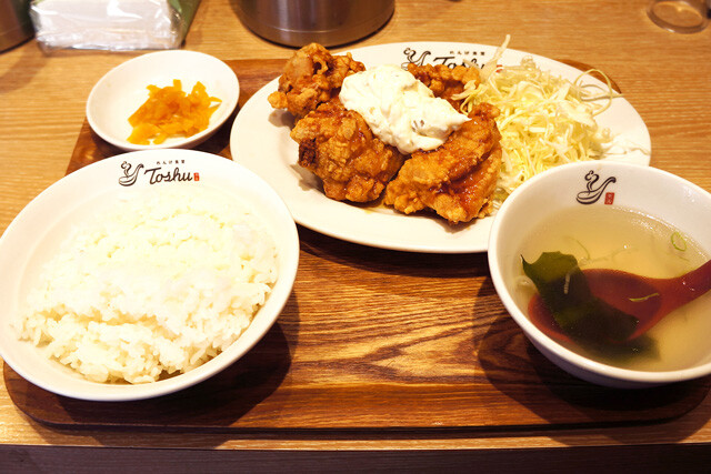 【チキン南蛮】だまされたと思って食べてみてほしい「れんげ食堂Toshu」の「チキン南蛮定食」:パリッコ『今週のハマりメシ』第129回