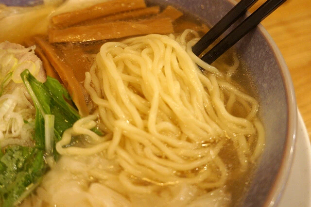 中太で食べごたえのある麺