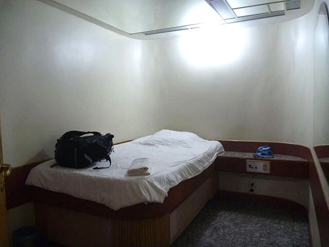 フライデーズホステルの簡素な部屋