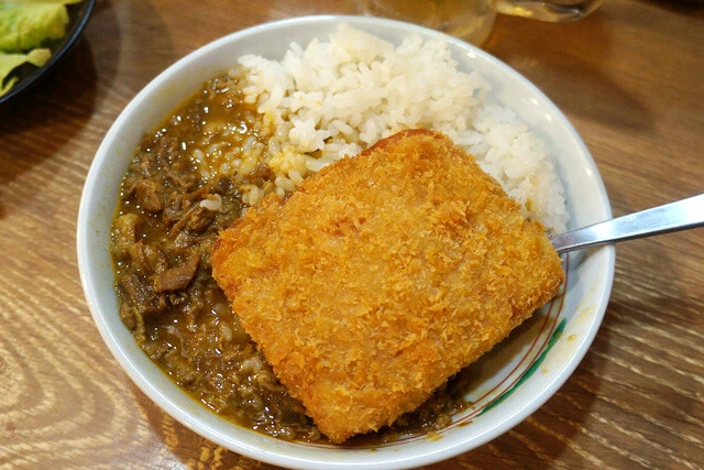 チーズハムカツをどん！