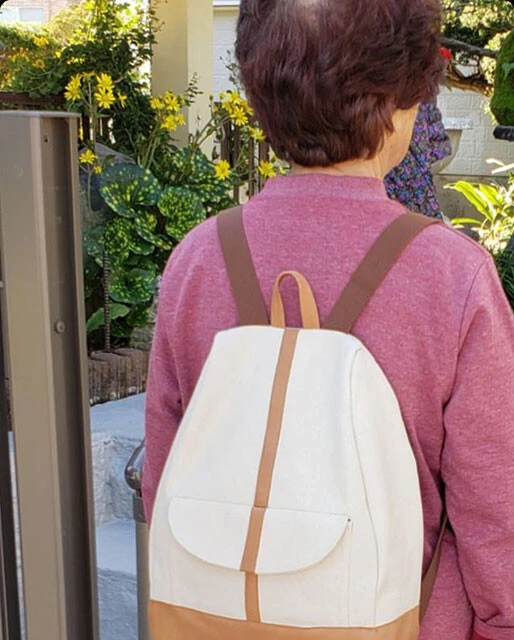 帆布で作ったスリ防止用のリュック