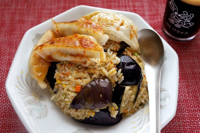 「冷凍餃子＆ナスバター炒飯プレート」