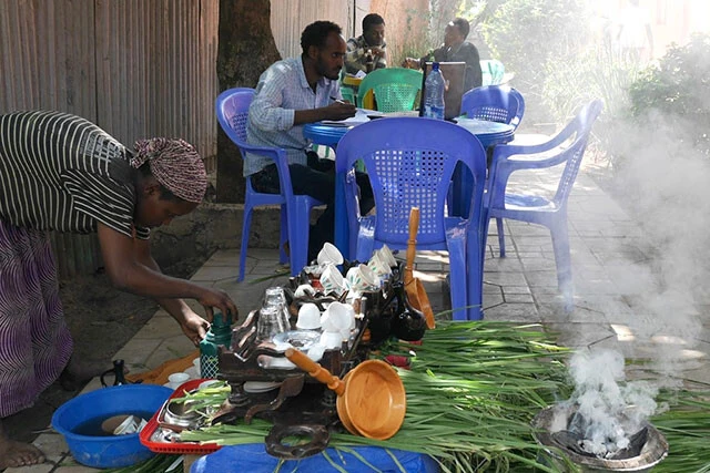 ジンカ村の宿で受けたコーヒーセレモニー