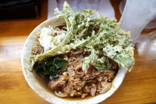 「肉とらそば」と「春菊天」