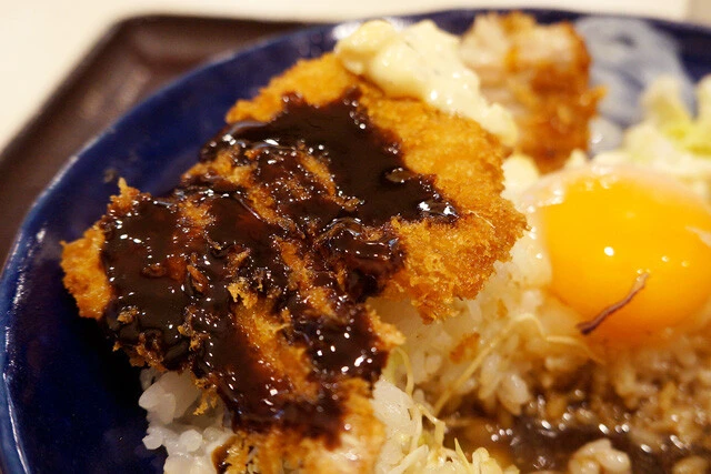 チキンカツは当然ソースでも