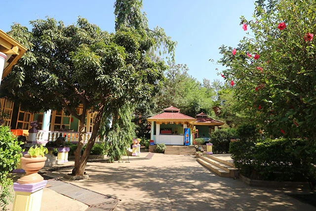 リゾート感のある広くて美しい中庭