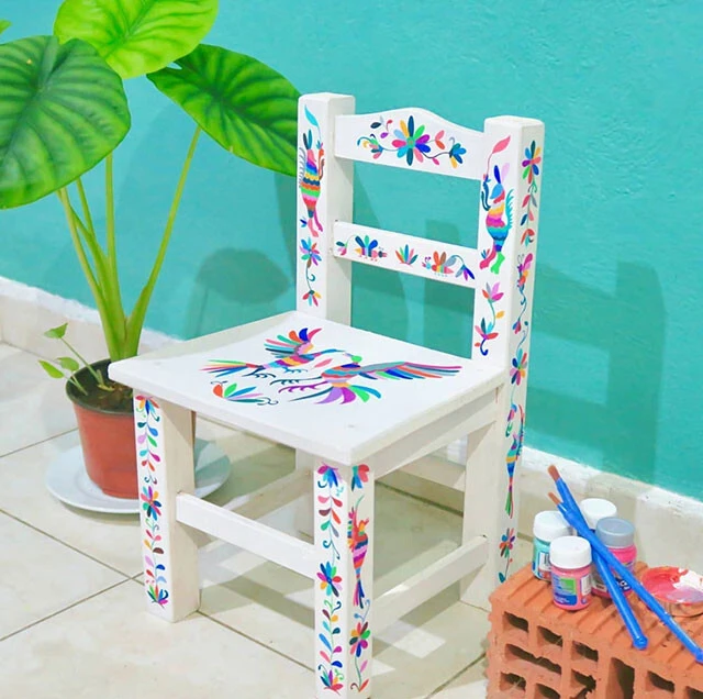 大好きなメキシコのオトミ族の模様を描いた椅子